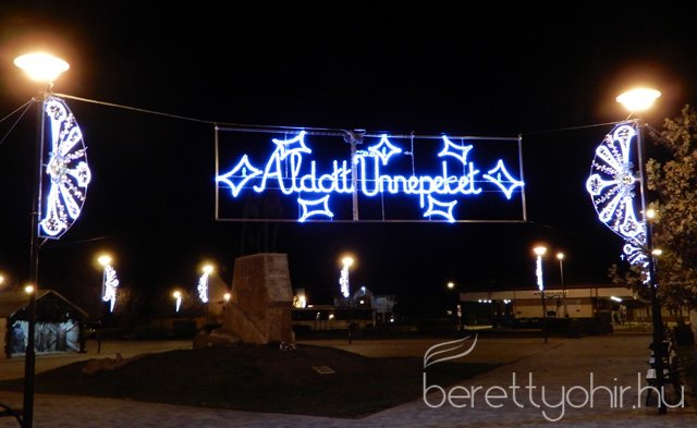 Fellobant az első gyertya lángja 64